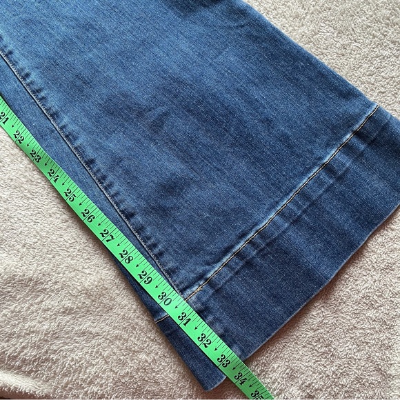 Veronica Beard Sheridan Flare Jeans - Picture 11 of 11